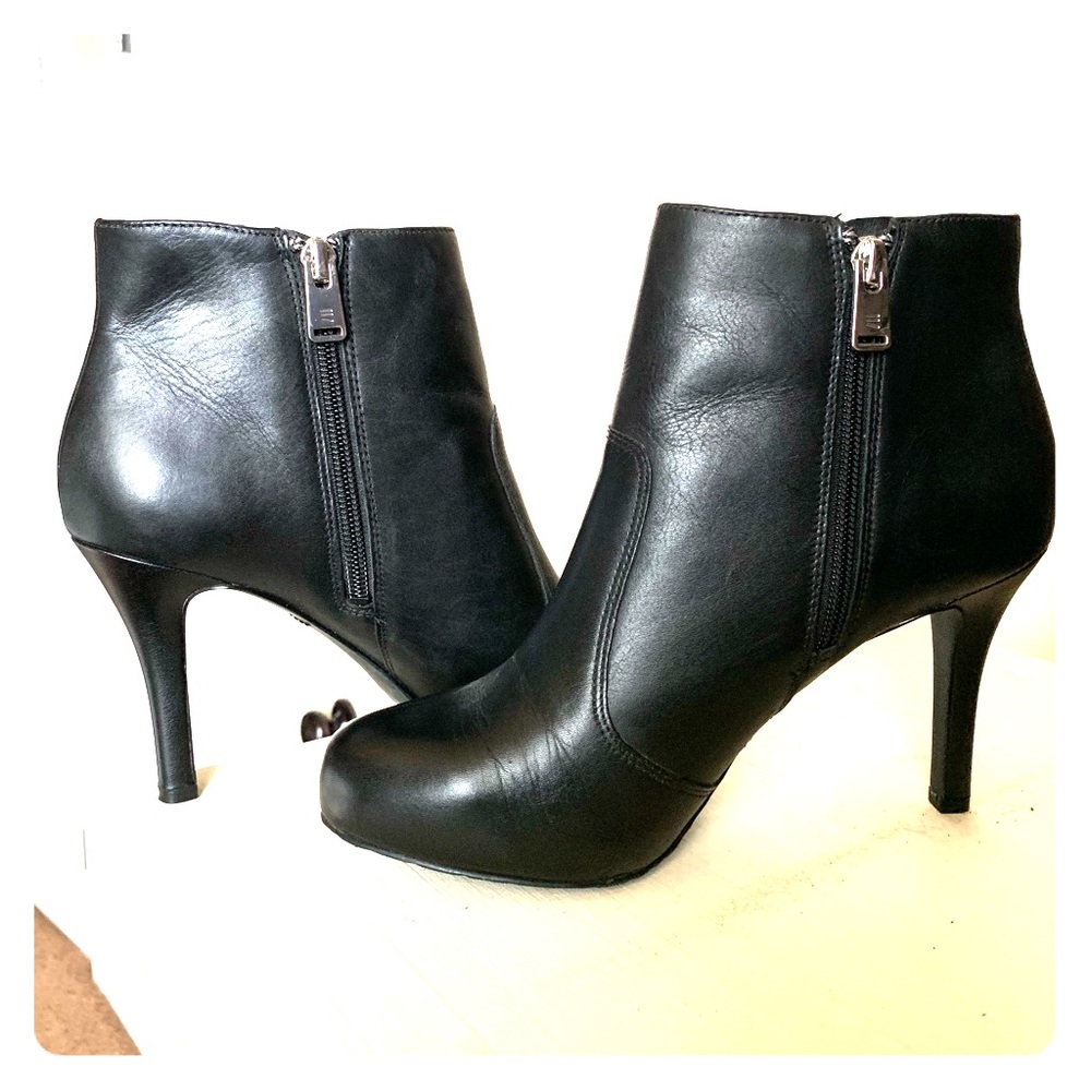 Rockport Walkability black leather bootie